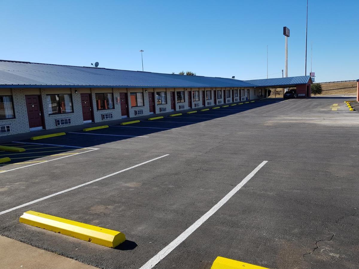 Budget Host Inn Eastland Exterior photo