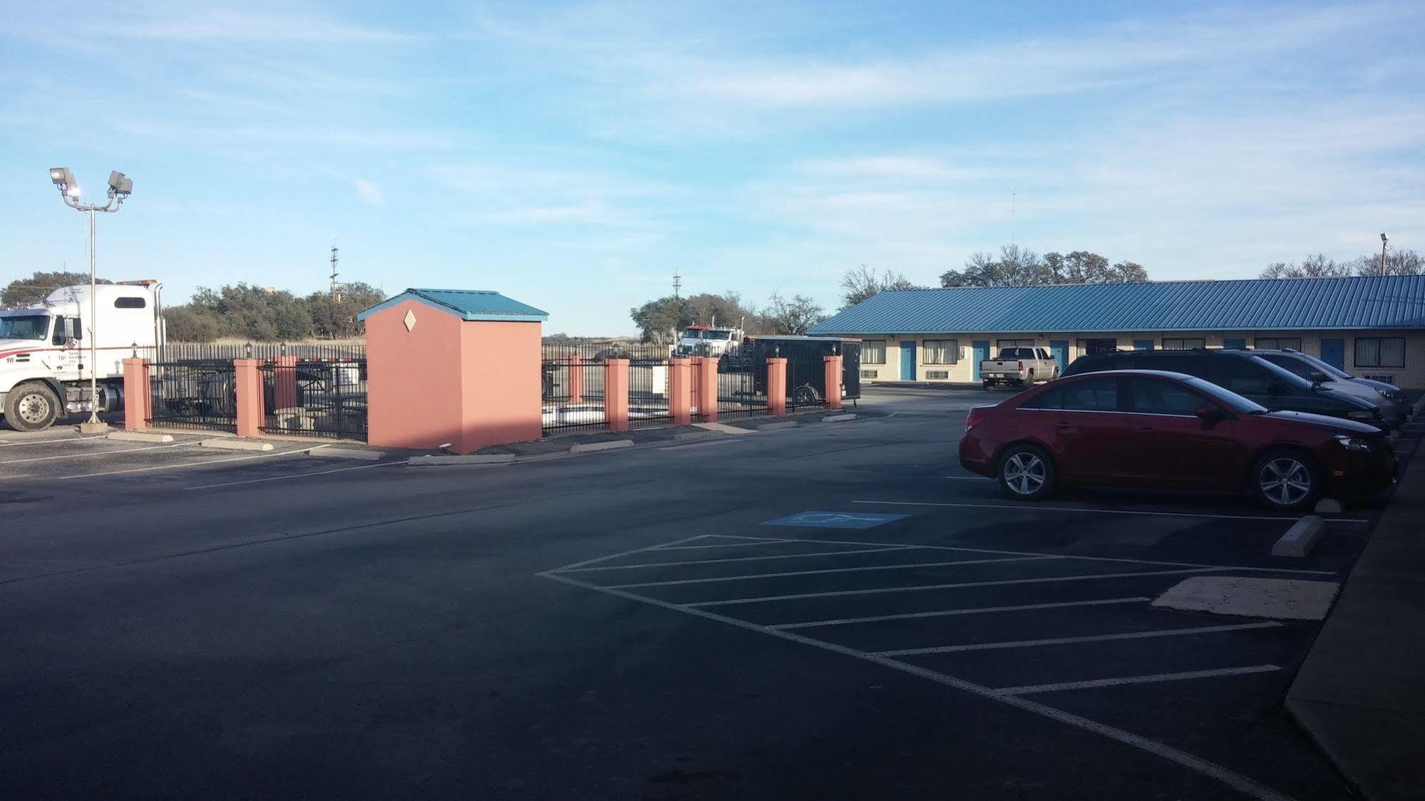 Budget Host Inn Eastland Exterior photo